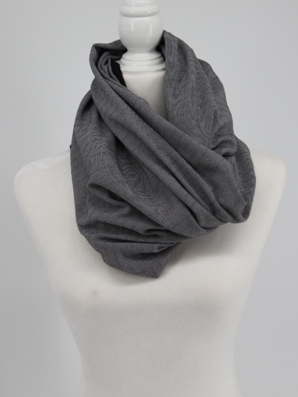 lululemon Vinyasa Scarf Wrap Black Gray Striped Snap Infinity Athleisure OS